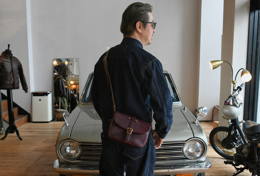 TOPでしか手に入らない！特別なバーガンディーカラーのART BROWN Chromexcel Postman Bag！！
