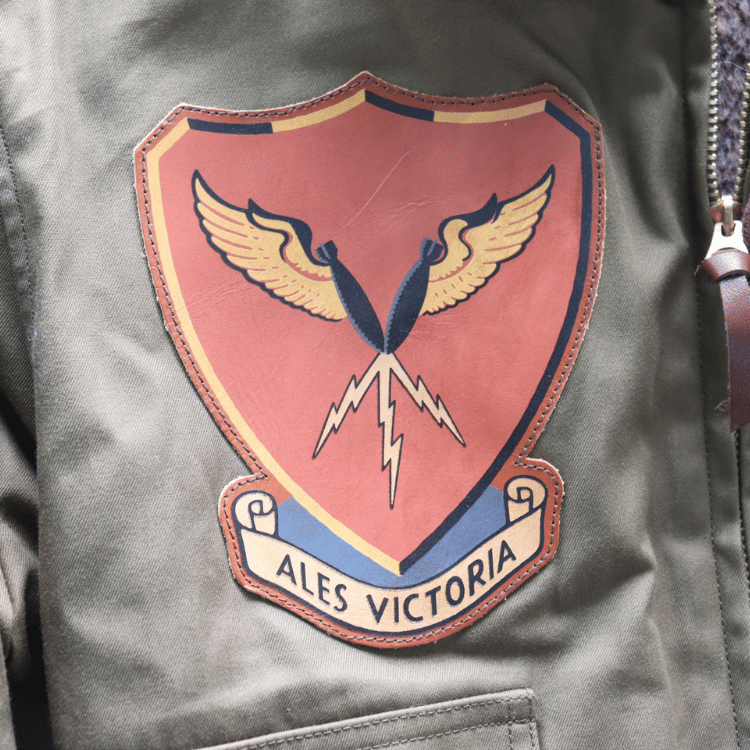 TOYS McCOY トイズマッコイ TMJ2528 TYPE B-10 TOYS McCOY MFG.CO. " Miss D-day " B-10 ジャケット ミリタリージャケット 赤リブ