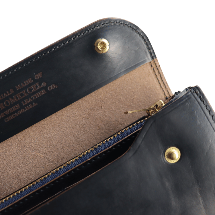 ART BROWN Long Wallet in Horween Chromexcel, Chicago, made from oiled Horween Chromexcel leather (VGW00143AB). Double-stitched. Made in Japan.