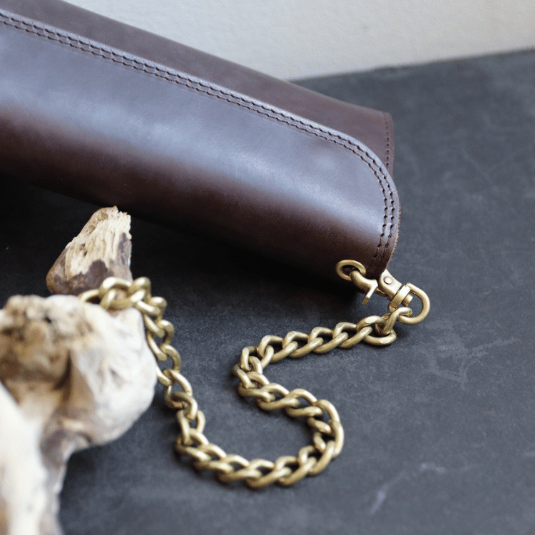 ART BROWN Long Wallet in Horween Chromexcel, Chicago, made from oiled Horween Chromexcel leather (VGW00143AB). Double-stitched. Made in Japan.