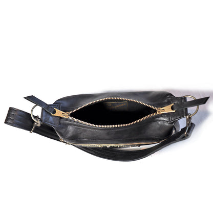 CUSHMAN クッシュマン 29118 LEATHER SHOULDER BAG MEDIUM シボ感のある カウハイド シュリンクレザー を使用した レザーショルダーバッグ ( Mサイズ ) スタッズカスタムショルダーバック 牛革 真鍮スタッズ WALDES社製ボールチェーン ジッパー