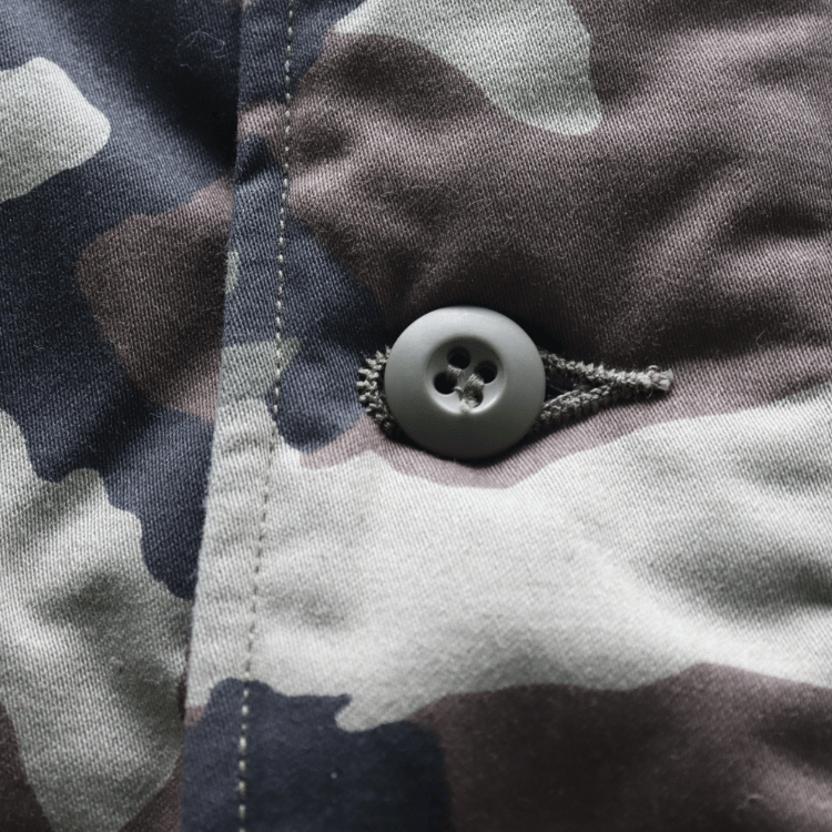 BUZZ RICKSON'S バズリクソンズ BR15763 Type DECK A-2 “BUZZ RICKSON MFG. CO.” CAMOUFLAGE VERSION カモフラージュバージョン デッキA-2ジャケット 米海軍 甲板作業用ジャケットN-1の後継モデル コットン・ナイロンの混紡生地 ウッドランドのカモフラージュ生地