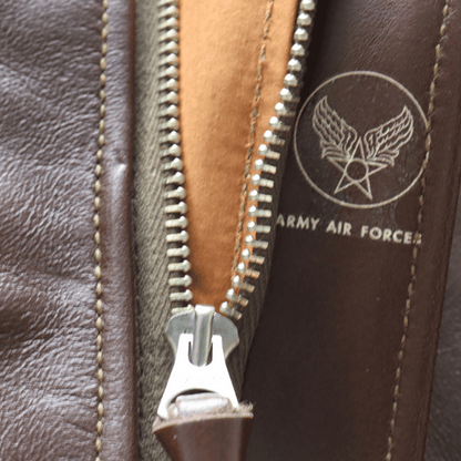 BUZZ RICKSON'S バズリクソンズ BR80659 Type A-2 “A.C. No.W535 ac 29191 BUZZ RICKSON MFG.CORP.” ブロンコ社 1942年製造モデル 陸軍航空隊 あずき色 赤褐色のラセットブラウン ステッチワーク クロスステッチ