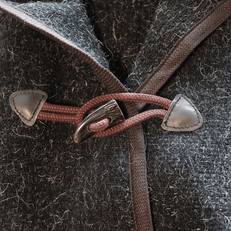 The 2 Monkeys TM12443 Montagnard Poncho モンタニャールポンチョ 山賊 ケープ モチーフ モンタニャール 山の民