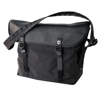 ATTRACTIONS アトラクションズ x SPEAKEASY A20037 Black Messenger ブラックメッセンジャー ショルダーバッグ