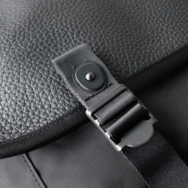 ATTRACTIONS アトラクションズ x SPEAKEASY A20037 Black Messenger ブラックメッセンジャー ショルダーバッグ