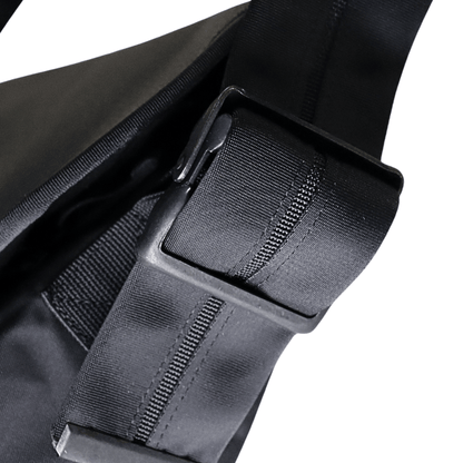 ATTRACTIONS アトラクションズ x SPEAKEASY A20037 Black Messenger ブラックメッセンジャー ショルダーバッグ