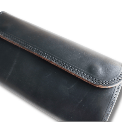 ART BROWN Long Wallet in Horween Chromexcel, Chicago, made from oiled Horween Chromexcel leather (VGW00143AB). Double-stitched. Made in Japan.