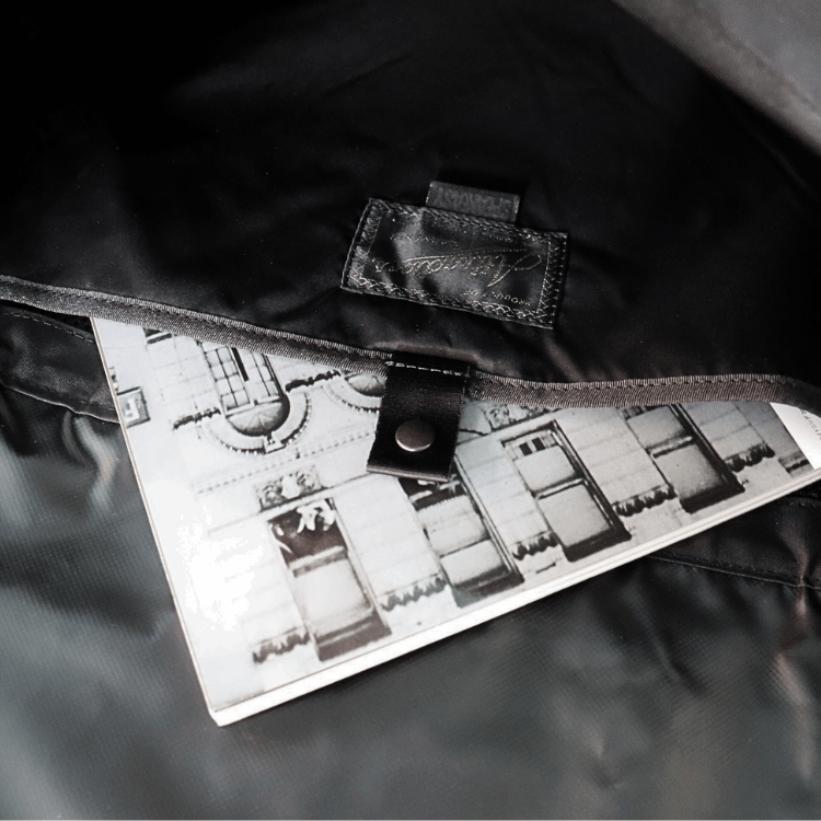 ATTRACTIONS アトラクションズ x SPEAKEASY A20037 Black Messenger ブラックメッセンジャー ショルダーバッグ